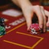 Hrvatska lutrija casino: žetoni na stolu