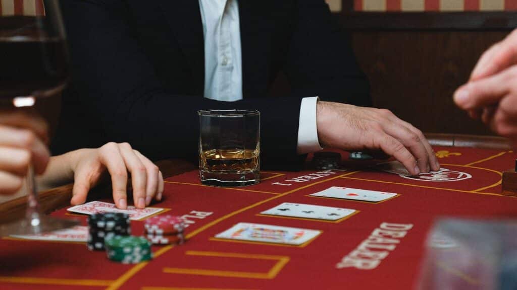 Split casino: osoba za stolom u casinu